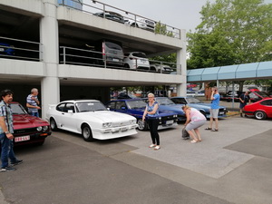 Ankunft beim Ford Hauptgebäude
Arrival at the Ford headquarters
Arrive au btiment principal de Ford